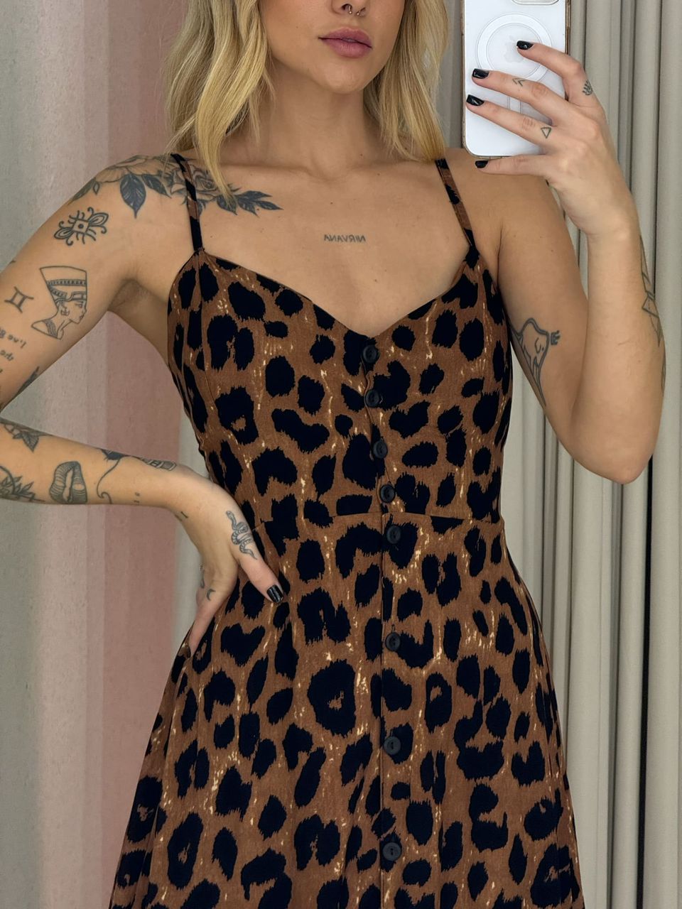 VESTIDO AMANDA ALÇA BOTÕES Onça Escuro