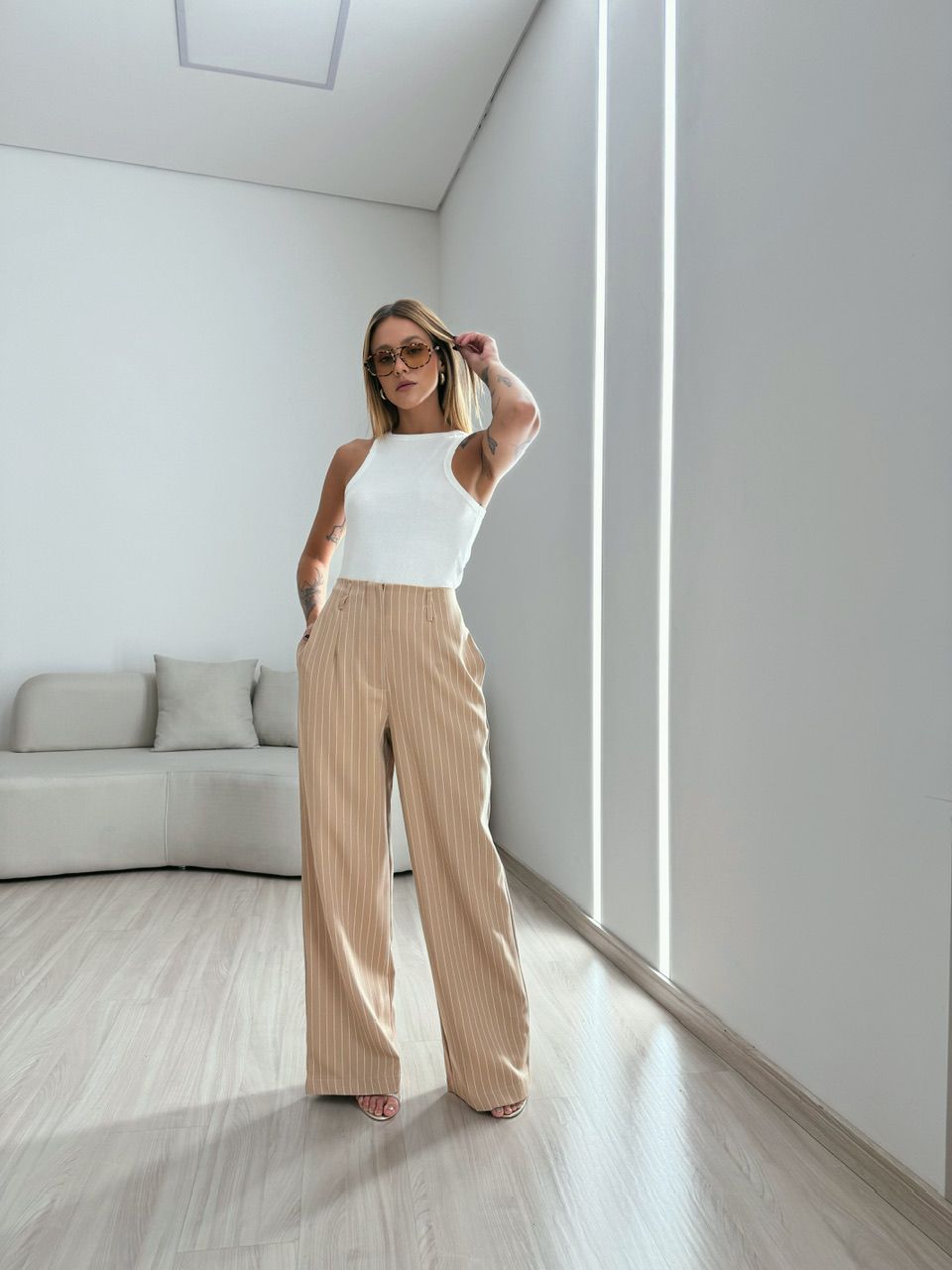 CALÇA RAFAELA RISCA DE GIZ NUDE