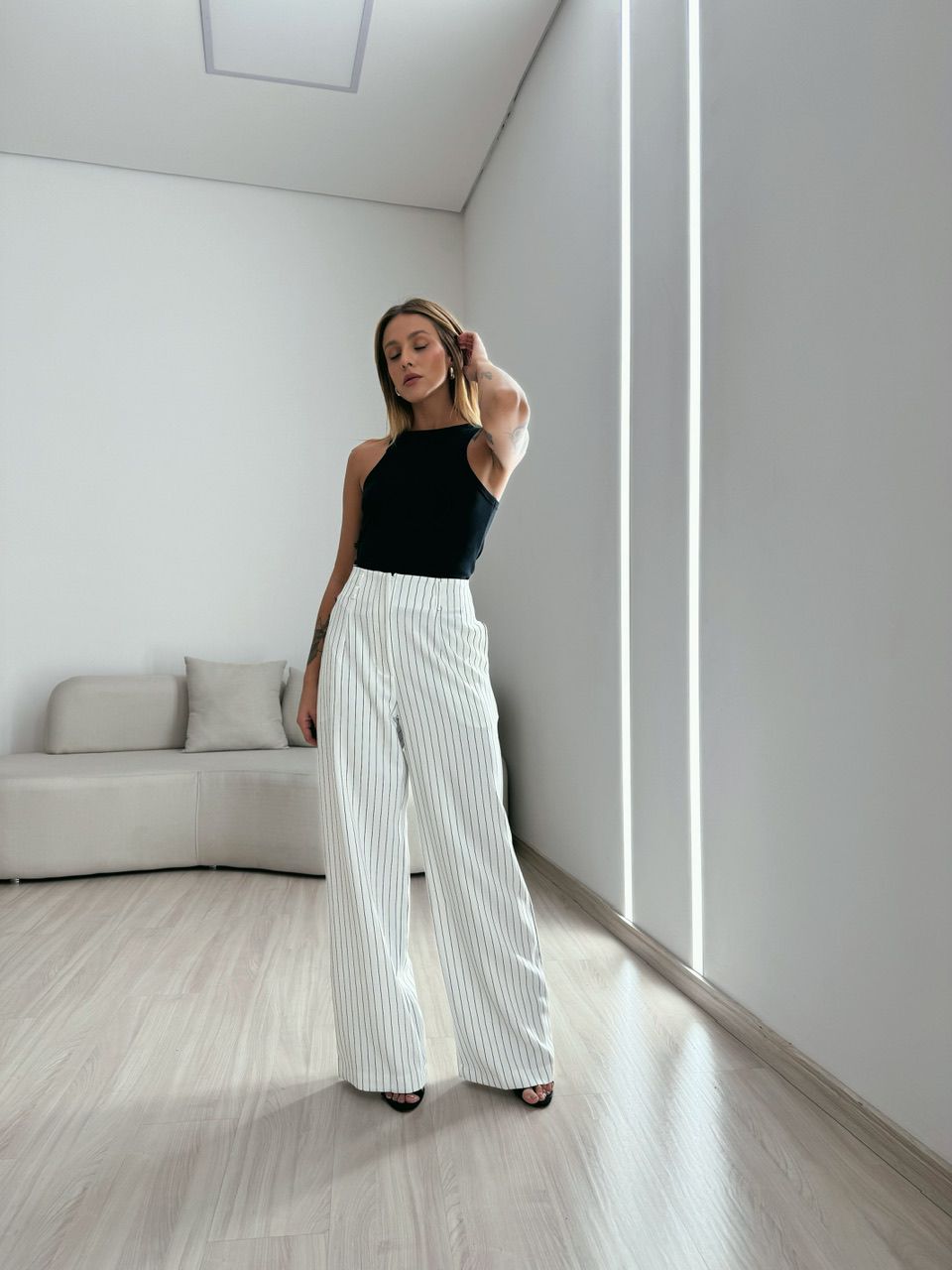 CALÇA RAFAELA RISCA DE GIZ OFF