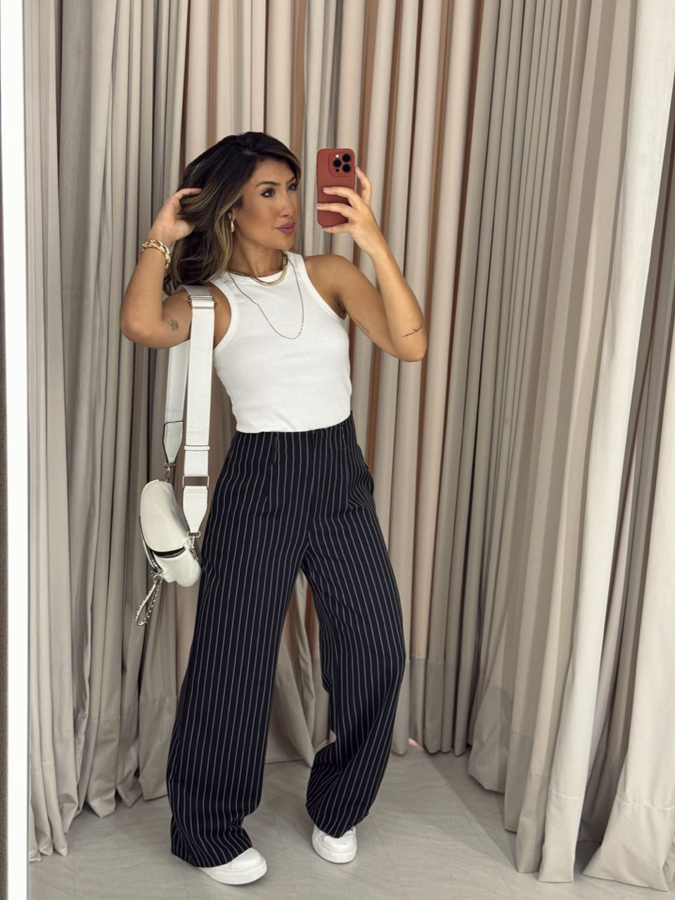 CALÇA RAFAELA RISCA DE GIZ PRETA