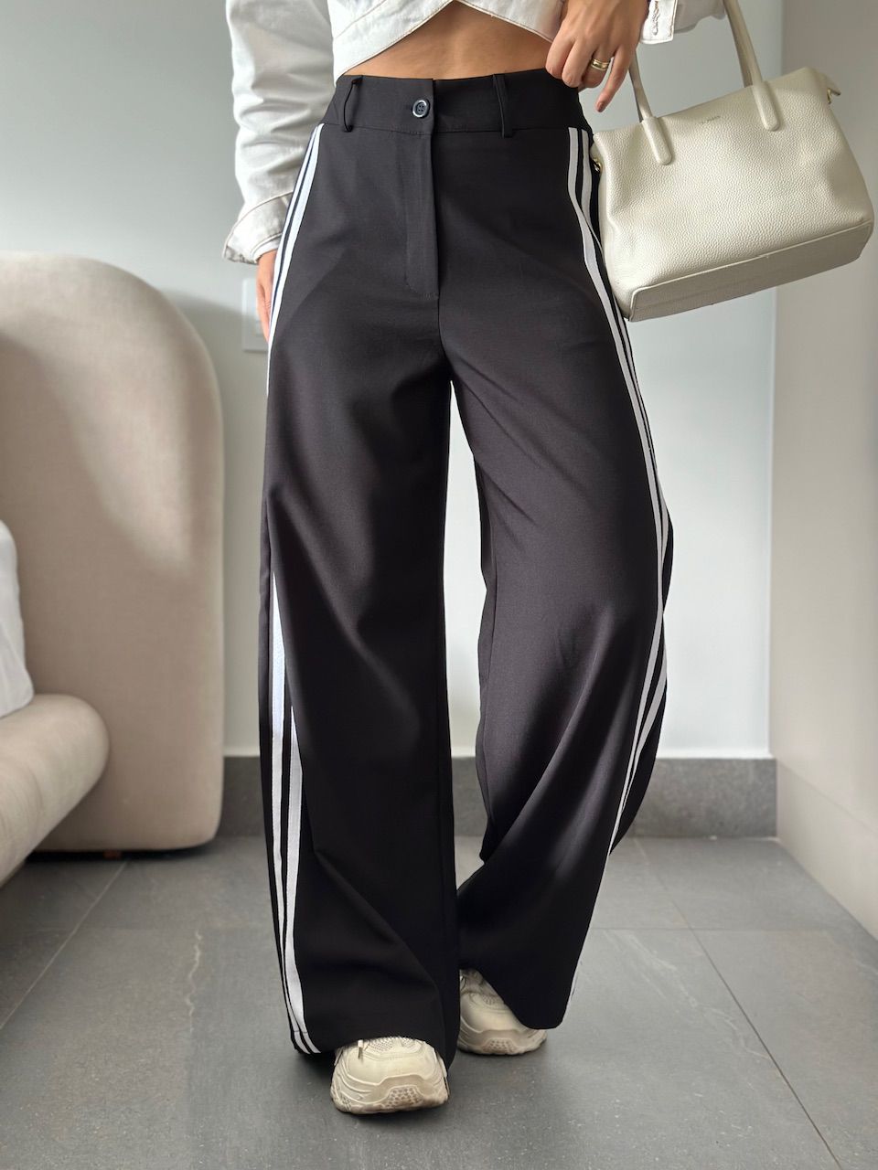 CALÇA KATHERINE LISTRAS PRETA - 0060640033 - CAROLLA FERRARO