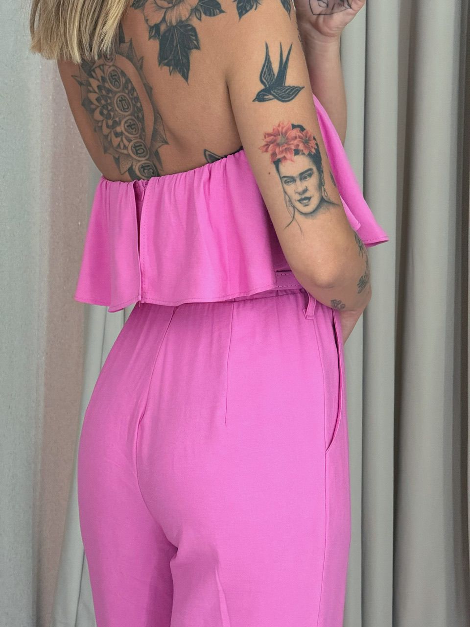  MACACÃO CECILIA. TOMARA QUE CAIA ROSA