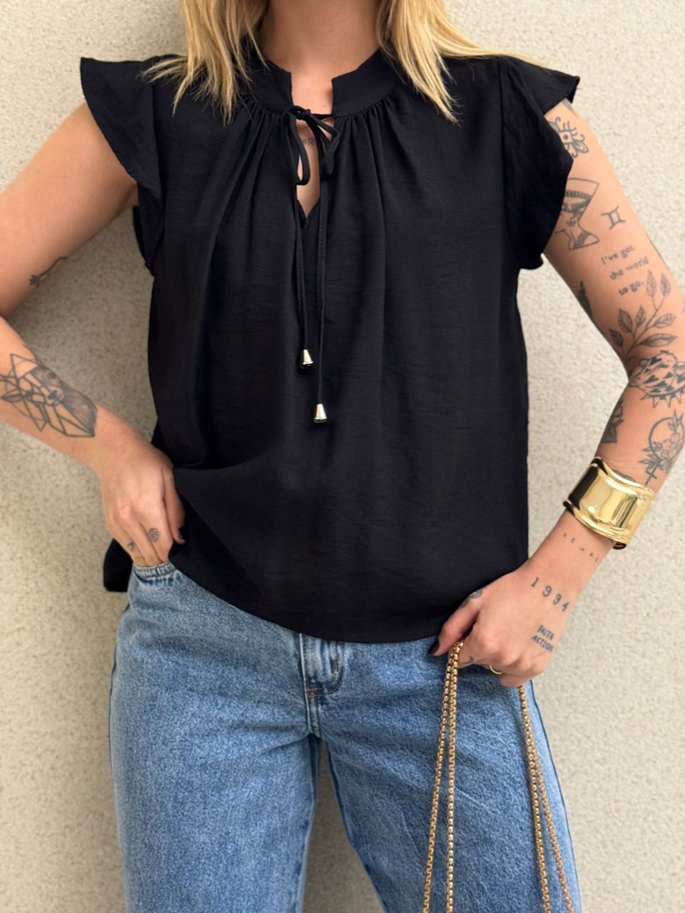 BLUSA IVY GOLA PRETA