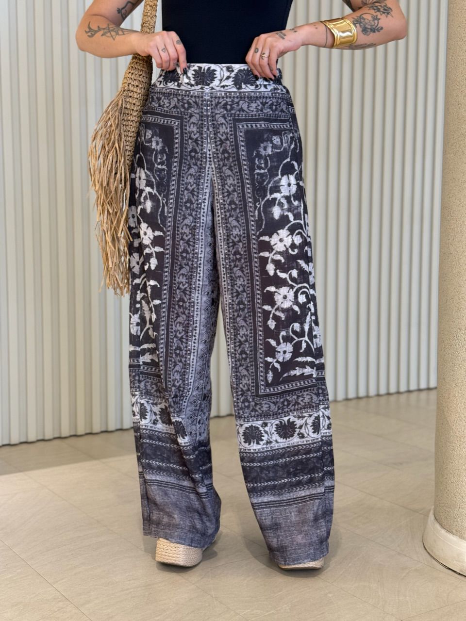 CALÇA ELISE ESTAMPADA CHUMBO - 0068960092 - CAROLLA FERRARO