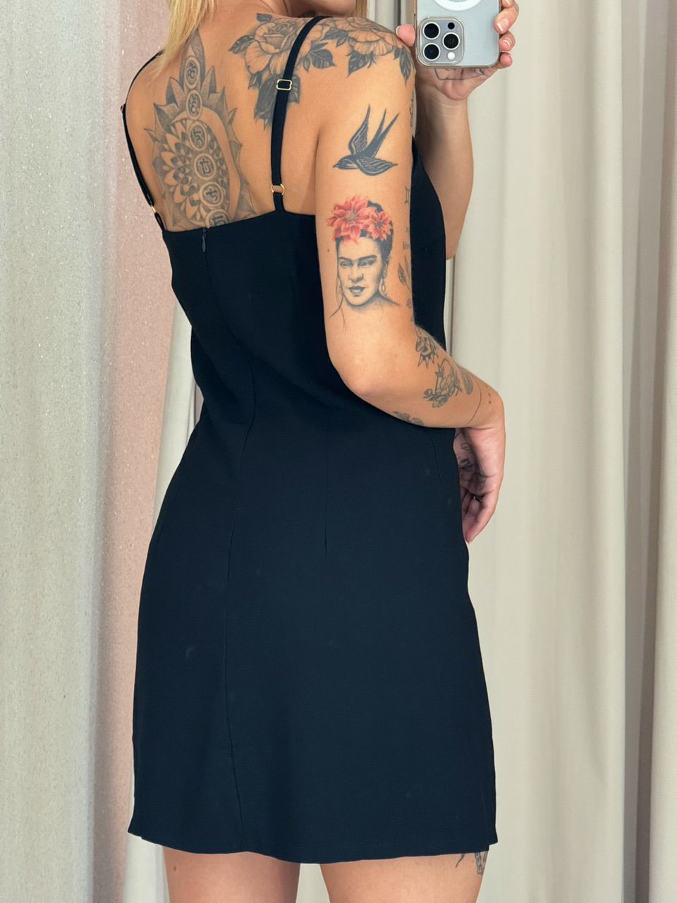 VESTIDO LEONORA CURTO PRETO