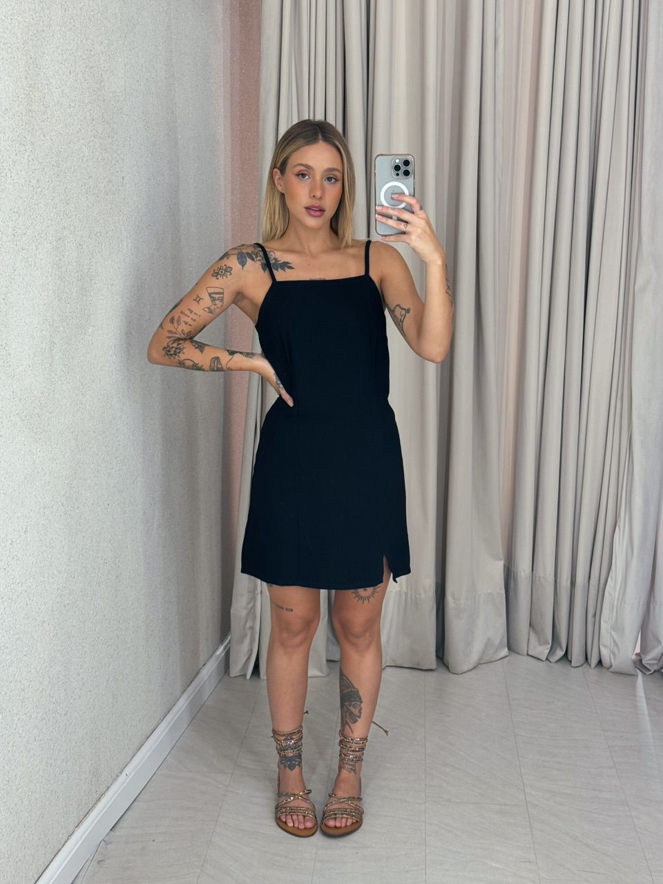 VESTIDO LEONORA CURTO PRETO