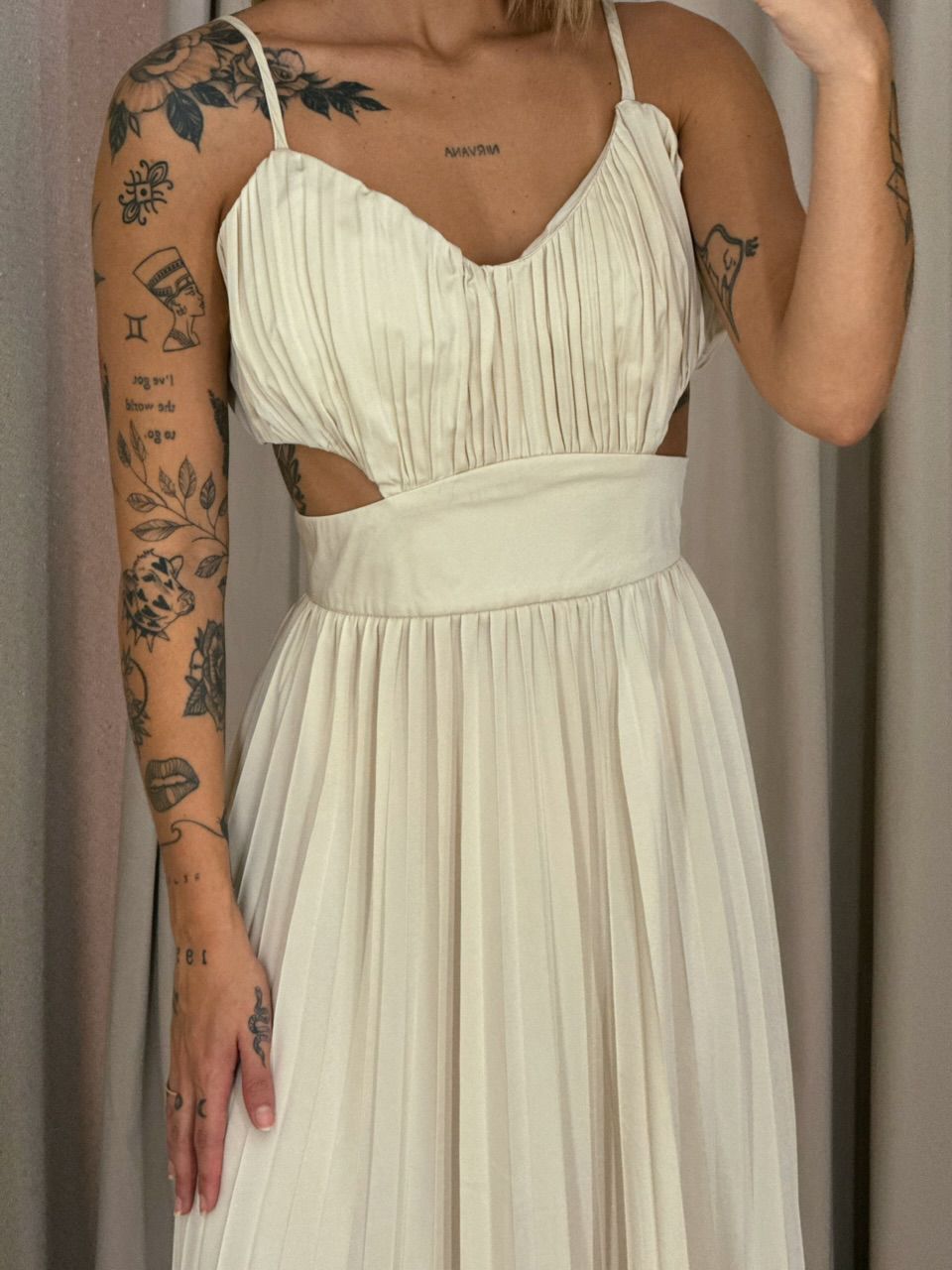 VESTIDO ZARA PLISSADO MARFIM