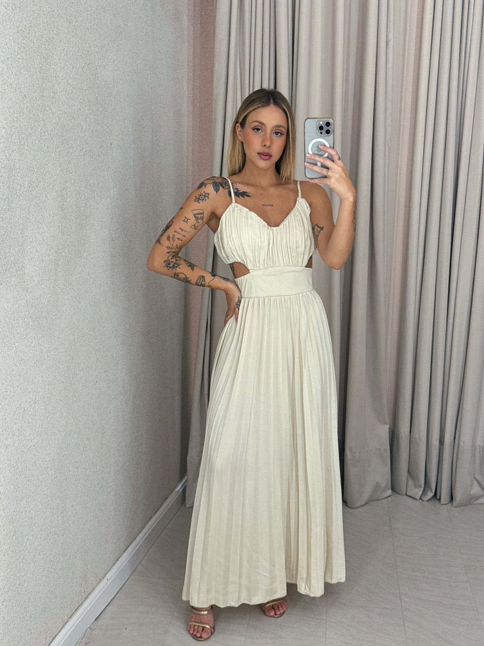 VESTIDO ZARA PLISSADO MARFIM - 0059320056 - CAROLLA FERRARO