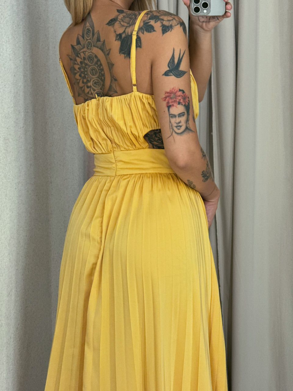 VESTIDO ZARA PLISSADO MOSTARDA