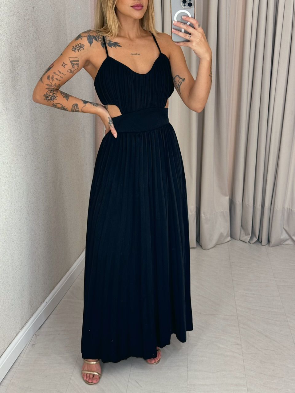VESTIDO ZARA PLISSADO PRETO