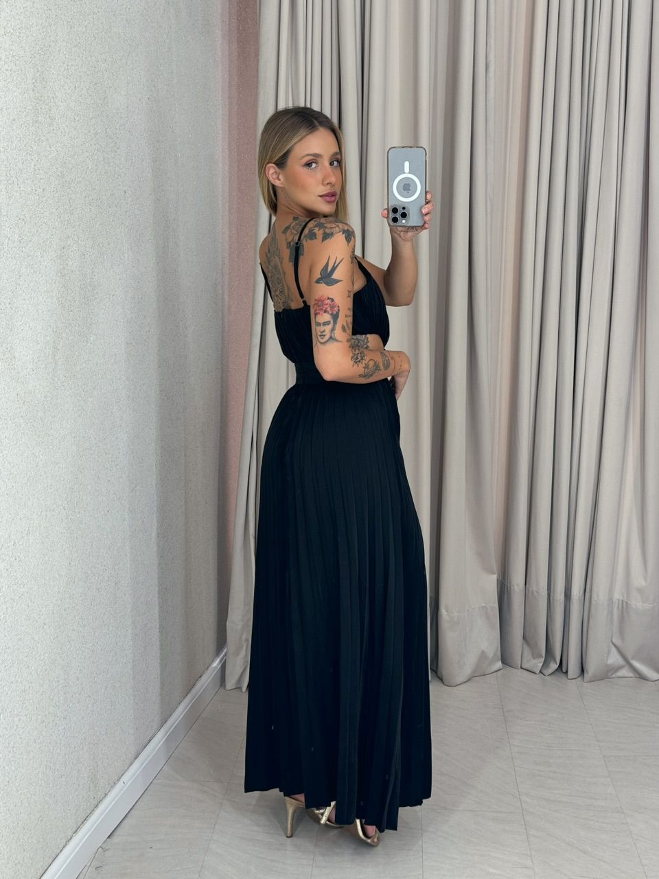 VESTIDO ZARA PLISSADO PRETO