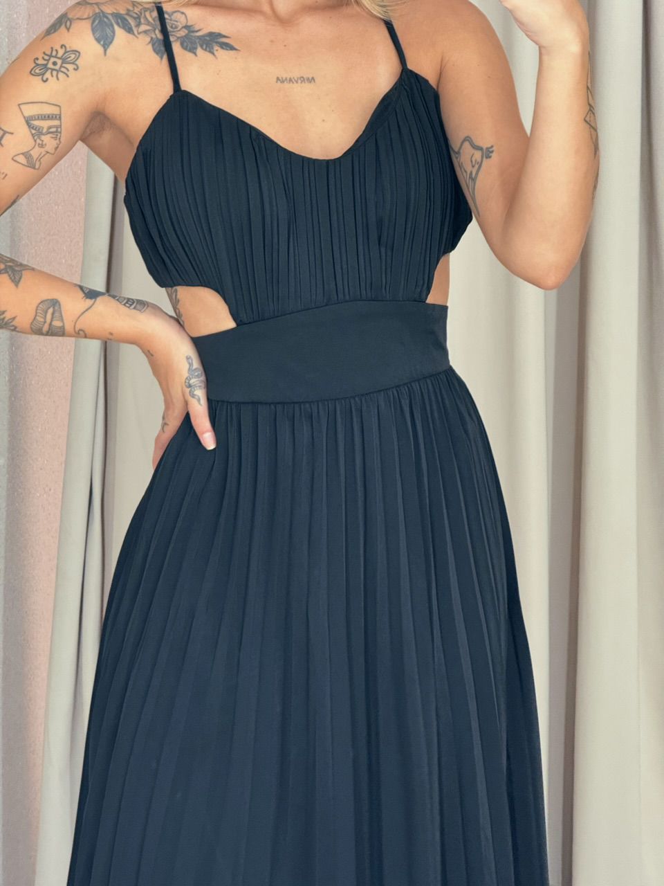 VESTIDO ZARA PLISSADO PRETO