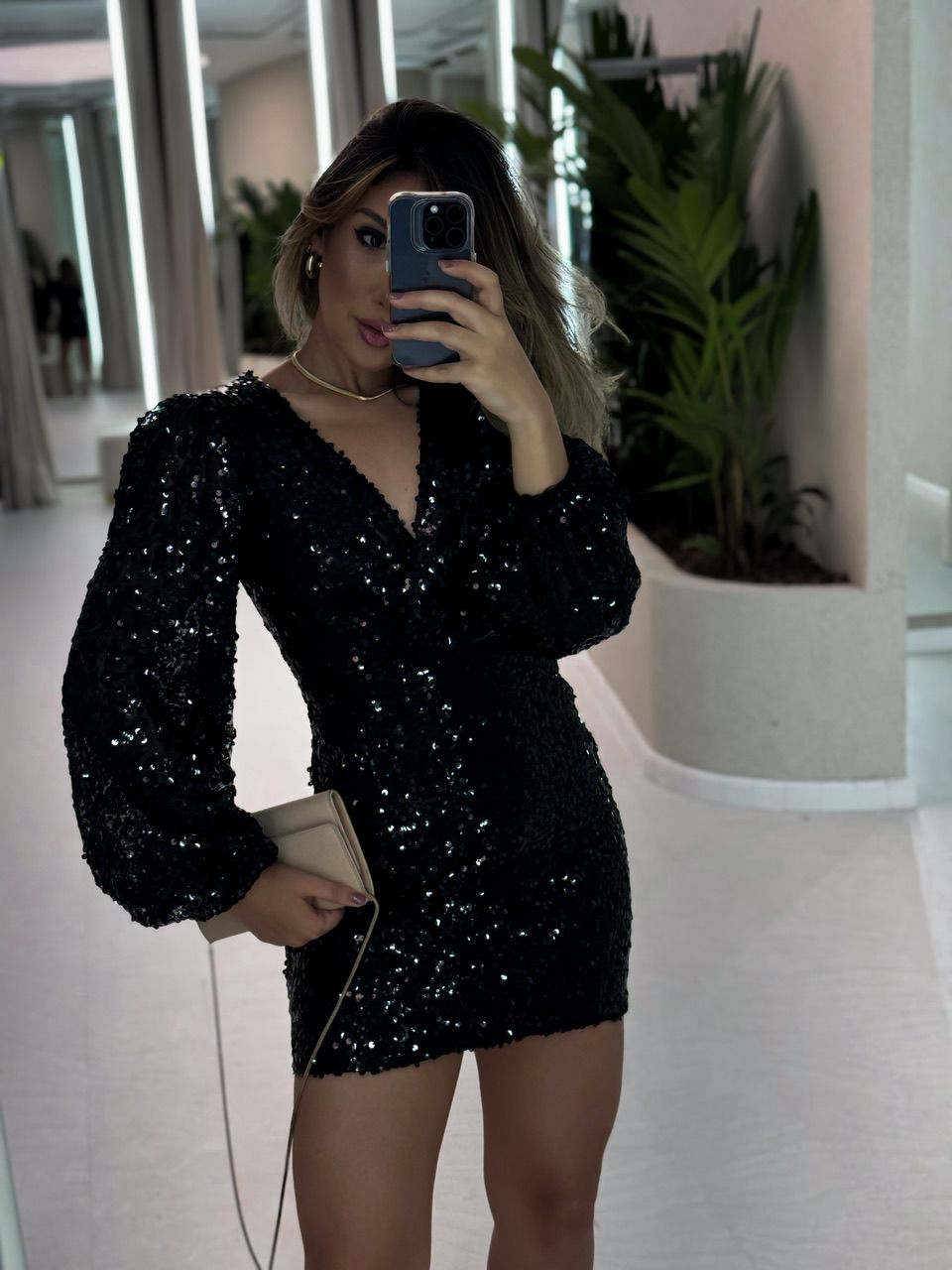 VESTIDO PAETÊ MANGA CURTO PRETO