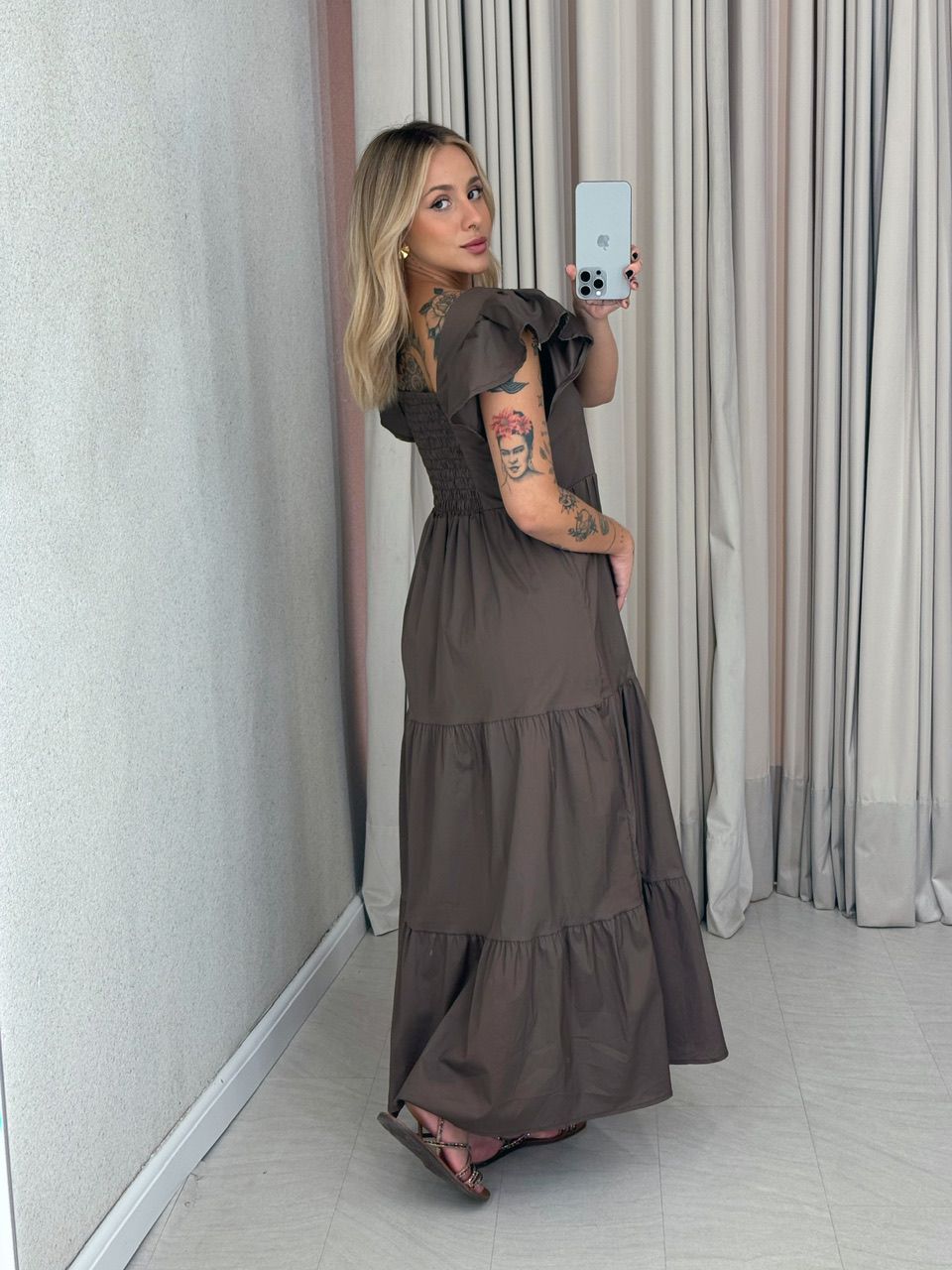 VESTIDO VILMA BABADOS MARROM