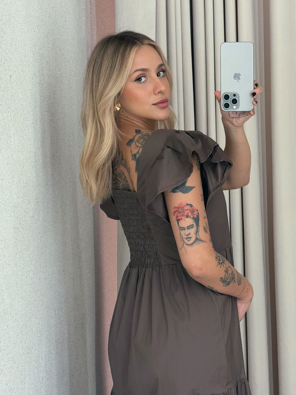 VESTIDO VILMA BABADOS MARROM