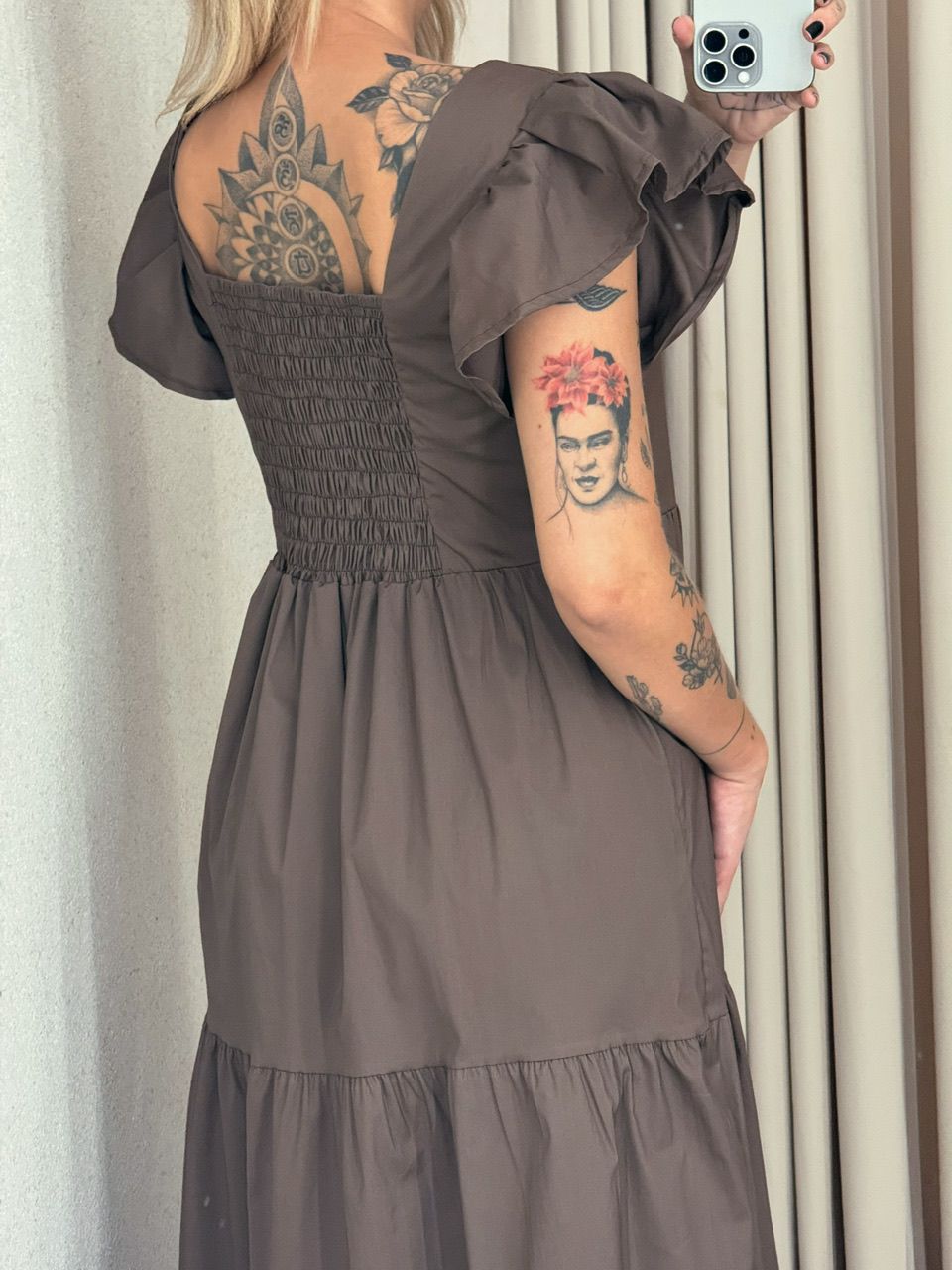VESTIDO VILMA BABADOS MARROM