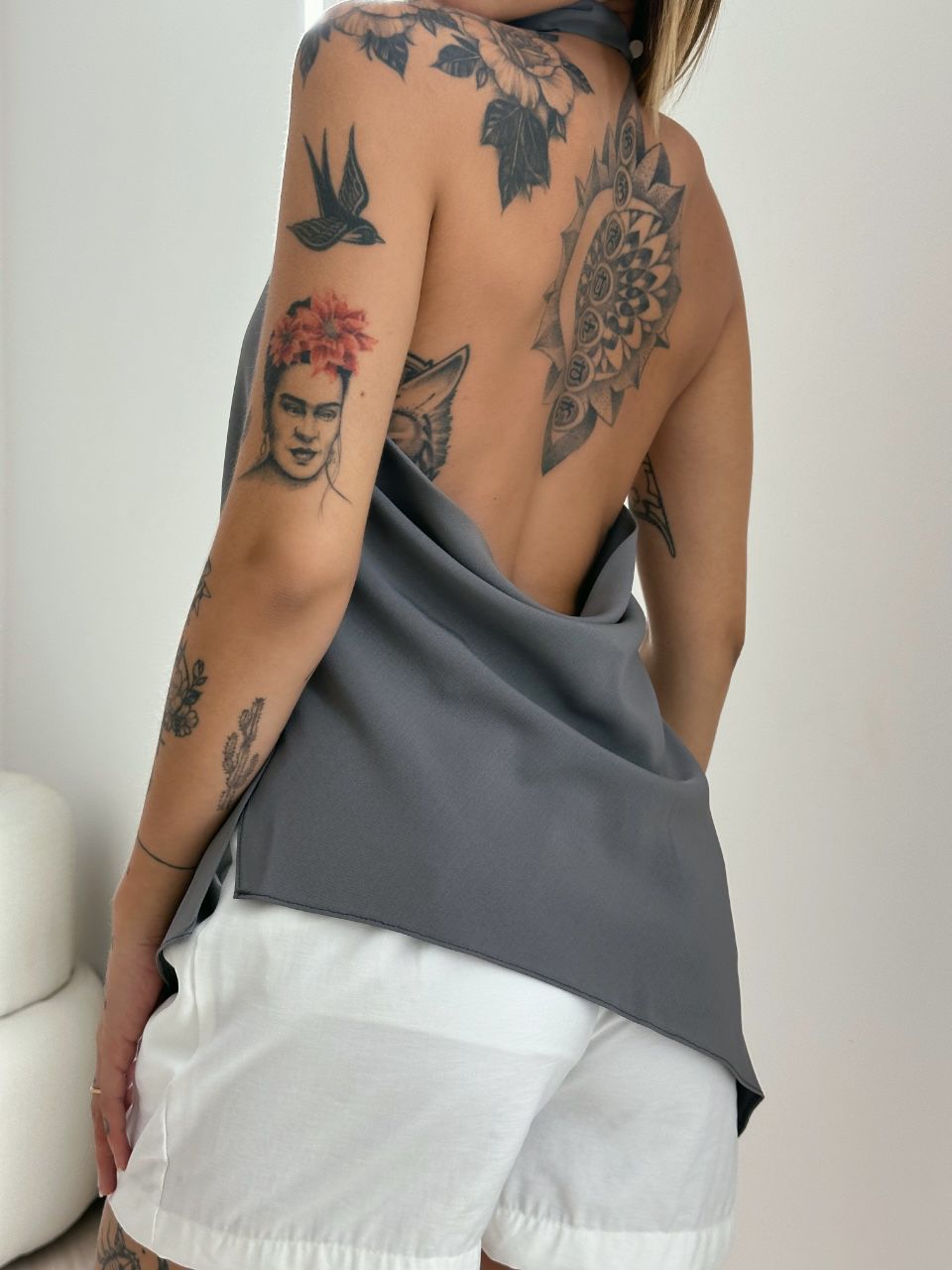 BLUSA FRENTE ÚNICA CINZA
