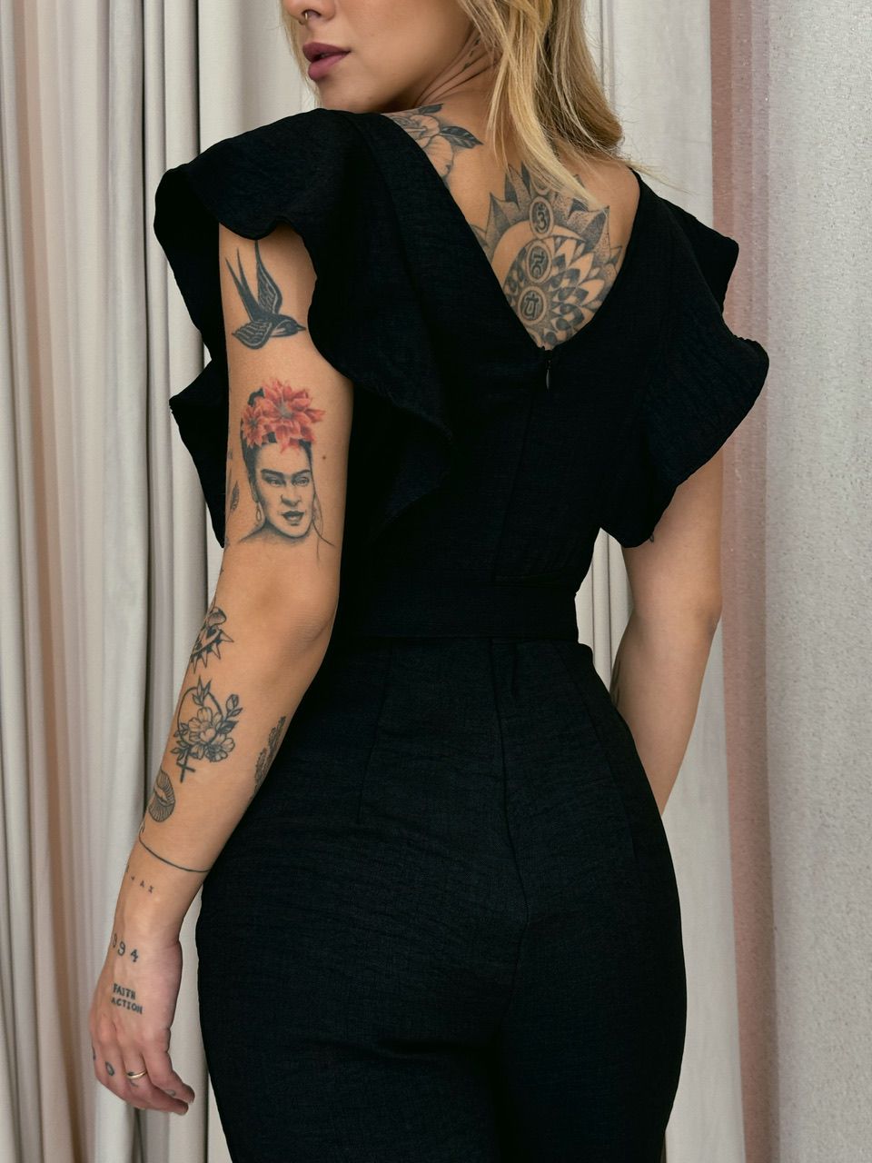 MACACÃO BEATRIZ LINHO PRETO