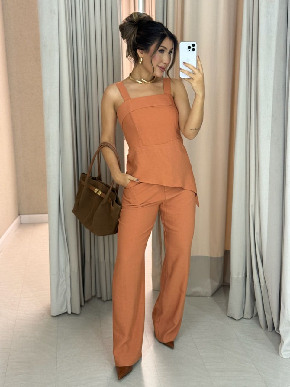 CONJUNTO CAILANY BLUSA ASSIMÉTRICA CARAMELO