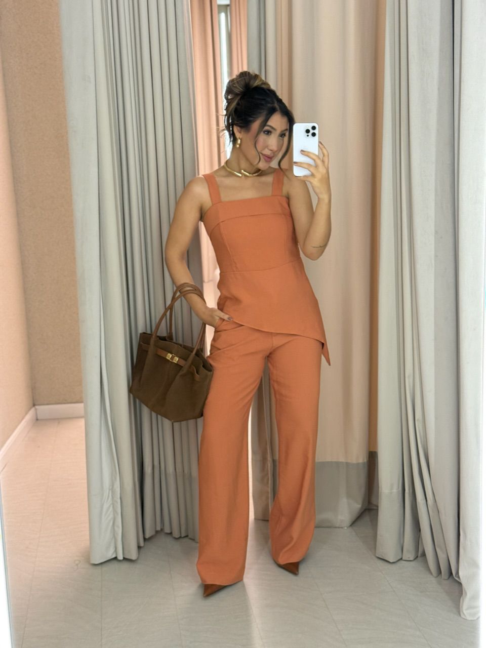 CONJUNTO CAILANY BLUSA ASSIMÉTRICA CARAMELO - 0066... - CAROLLA FERRARO