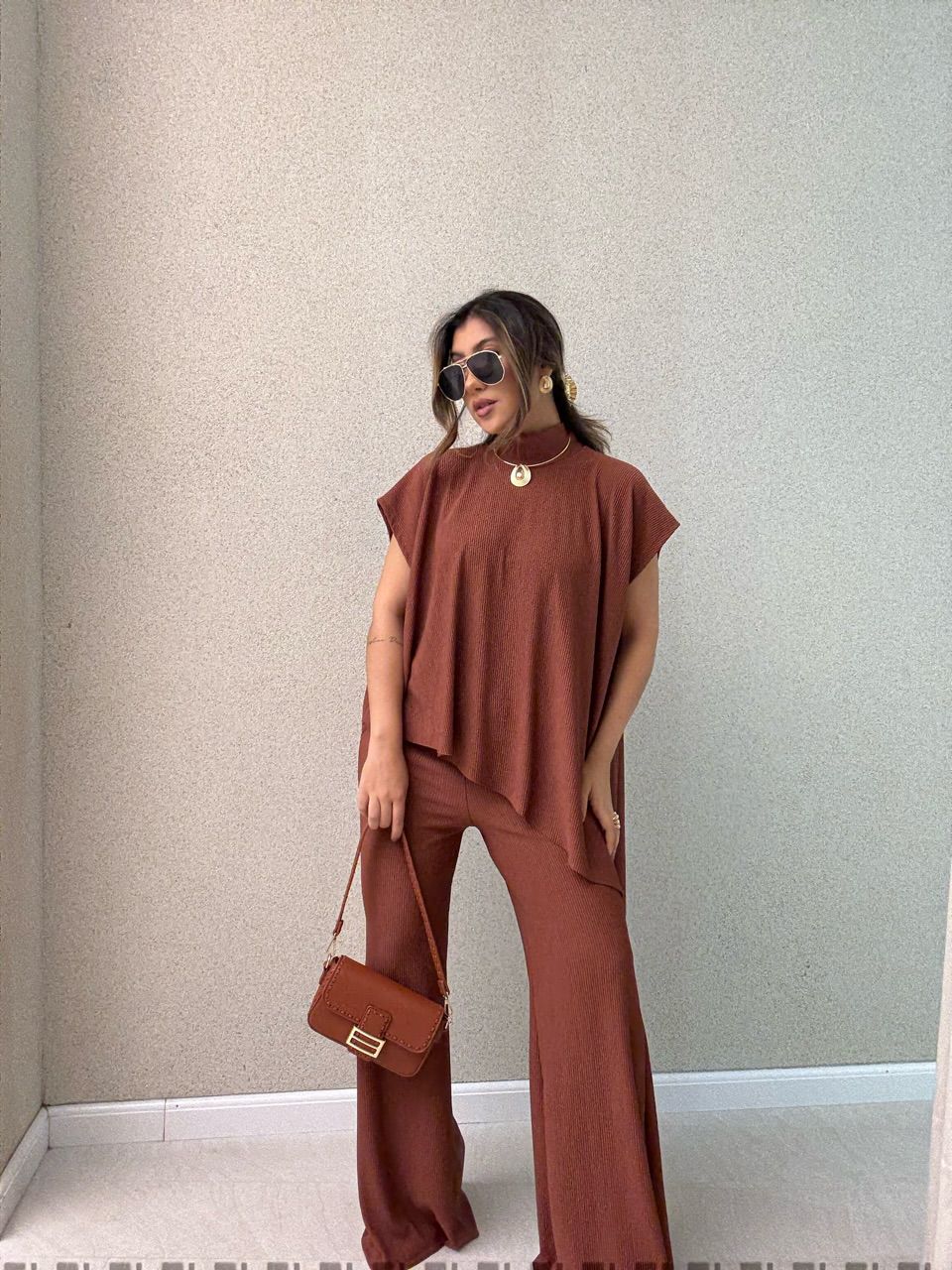 CONJUNTO MARIA JULIA BLUSA ASSIMÉTRICA MARROM - 00... - CAROLLA FERRARO