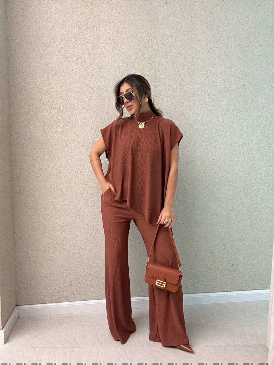 CONJUNTO MARIA JULIA BLUSA ASSIMÉTRICA MARROM