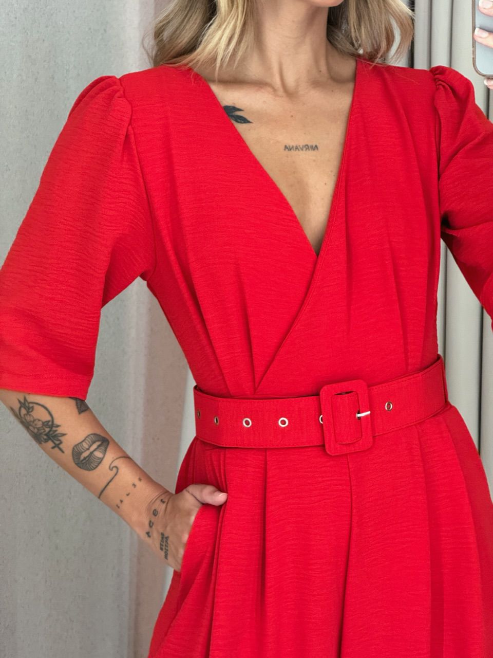 MACACÃO GISLAINE CINTO VERMELHO