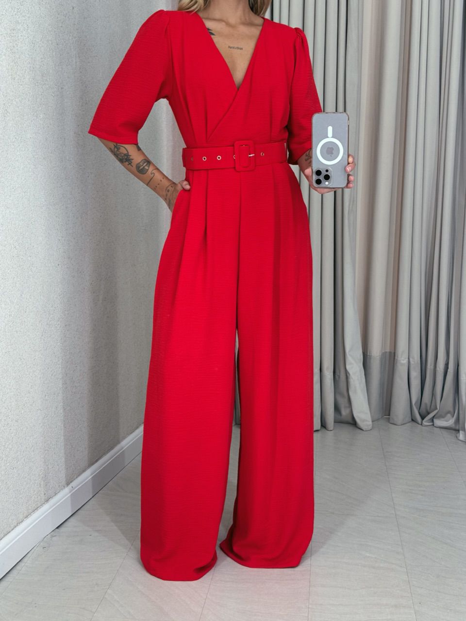 MACACÃO GISLAINE CINTO VERMELHO