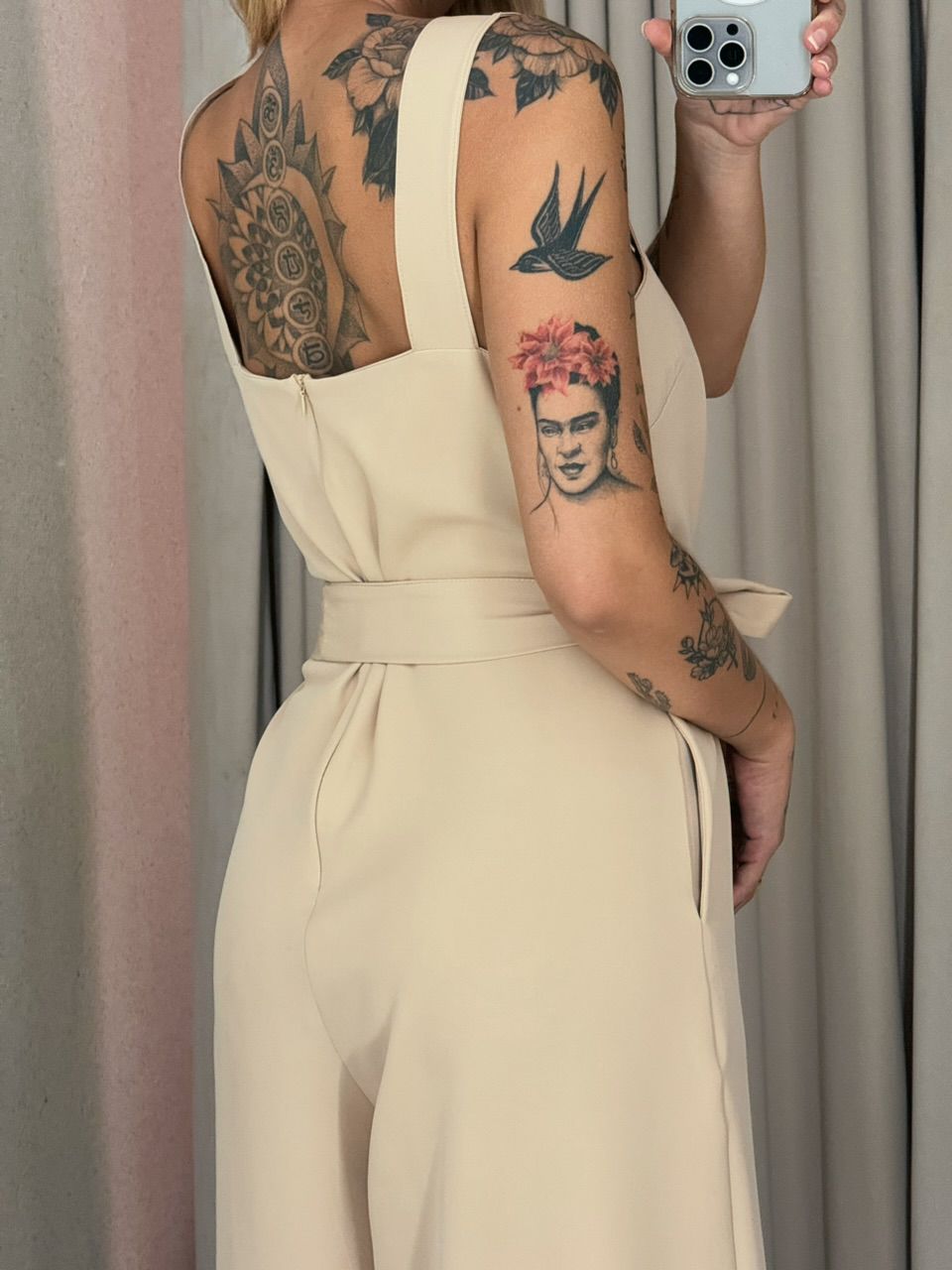 MACACÃO ADELINE BOLSO NUDE