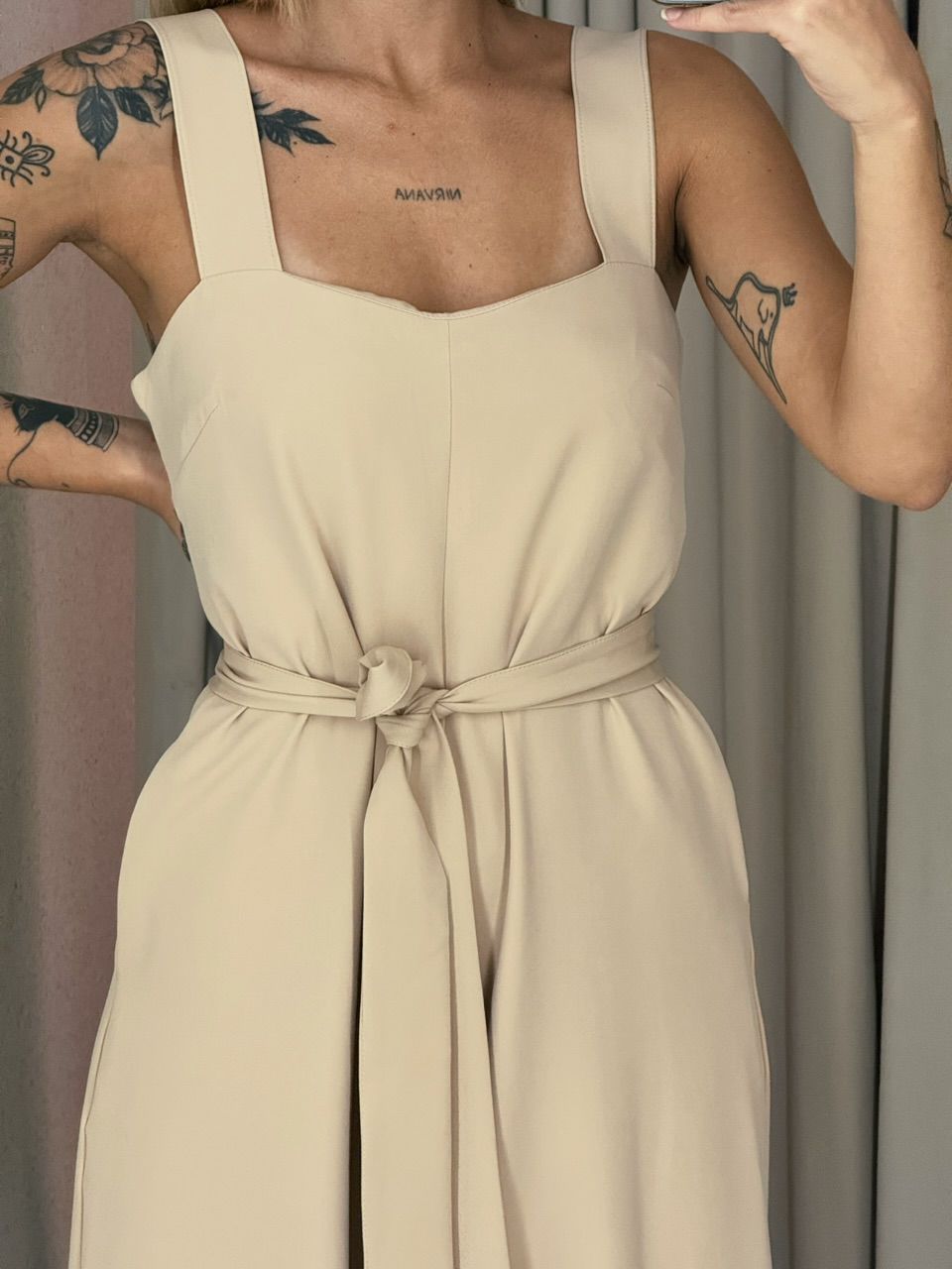 MACACÃO ADELINE BOLSO NUDE
