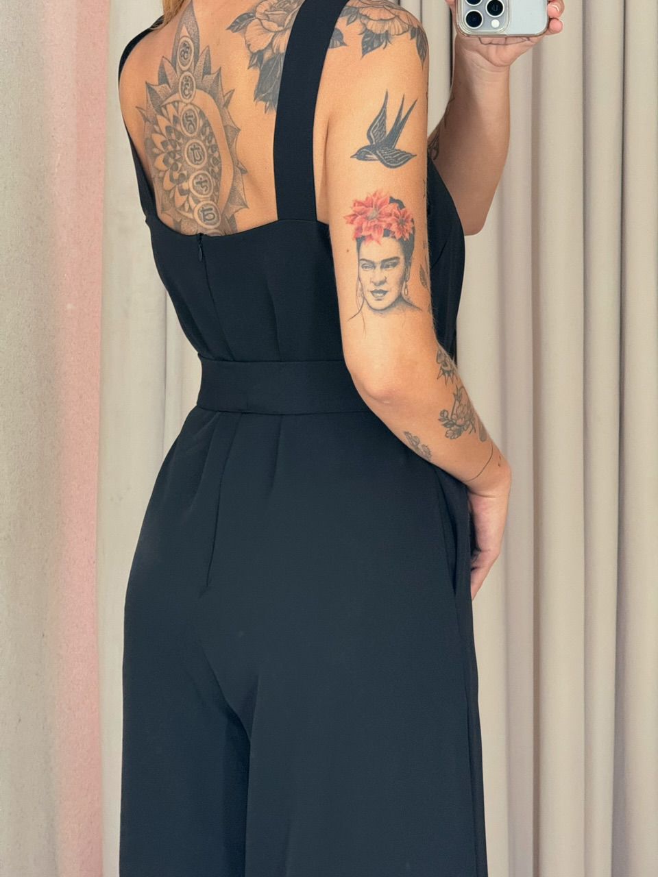 MACACÃO ADELINE BOLSO PRETO