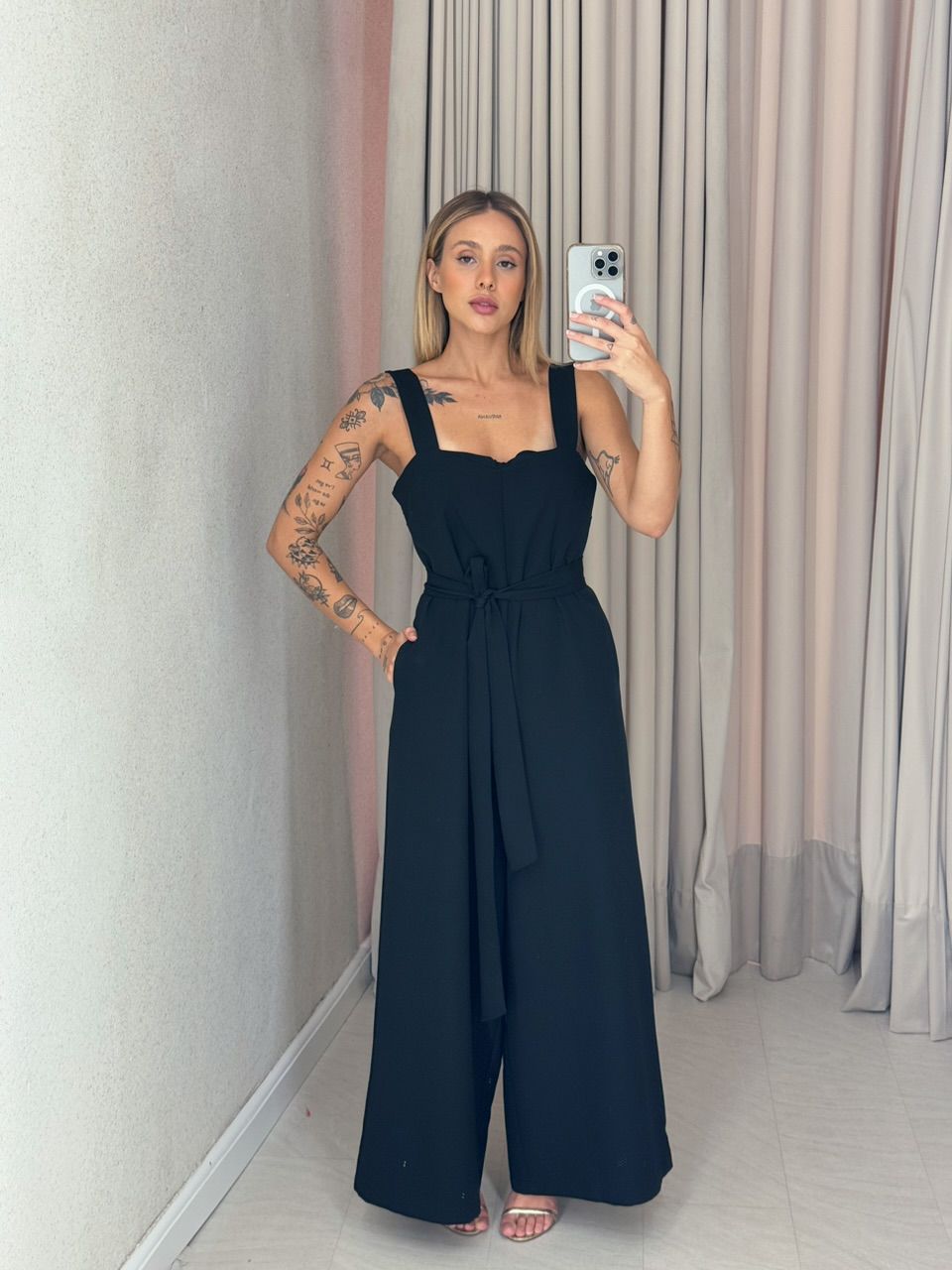 MACACÃO ADELINE BOLSO PRETO