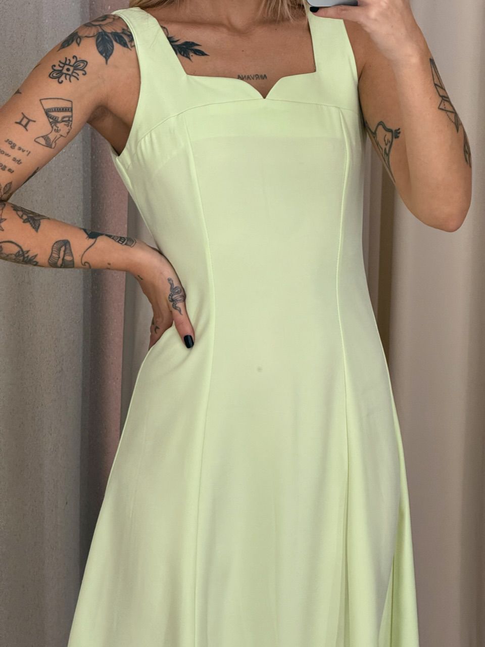 VESTIDO RAQUEL MIDI VERDE