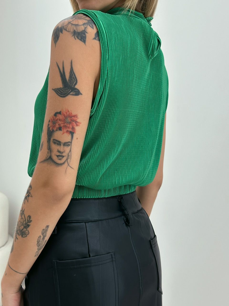 BLUSA RAFA PLISSADA VERDE