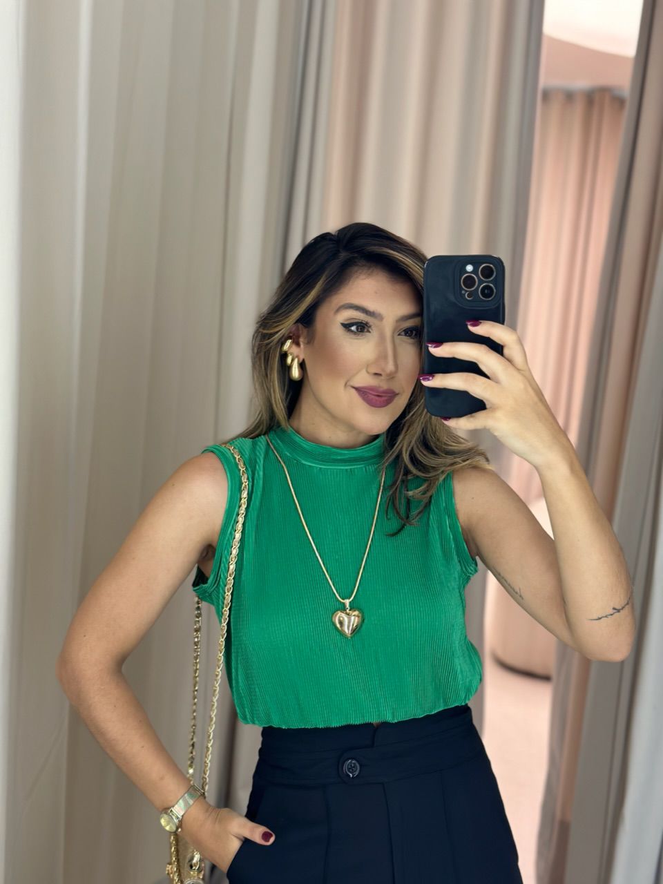BLUSA RAFA PLISSADA VERDE - 0049700014 - CAROLLA FERRARO