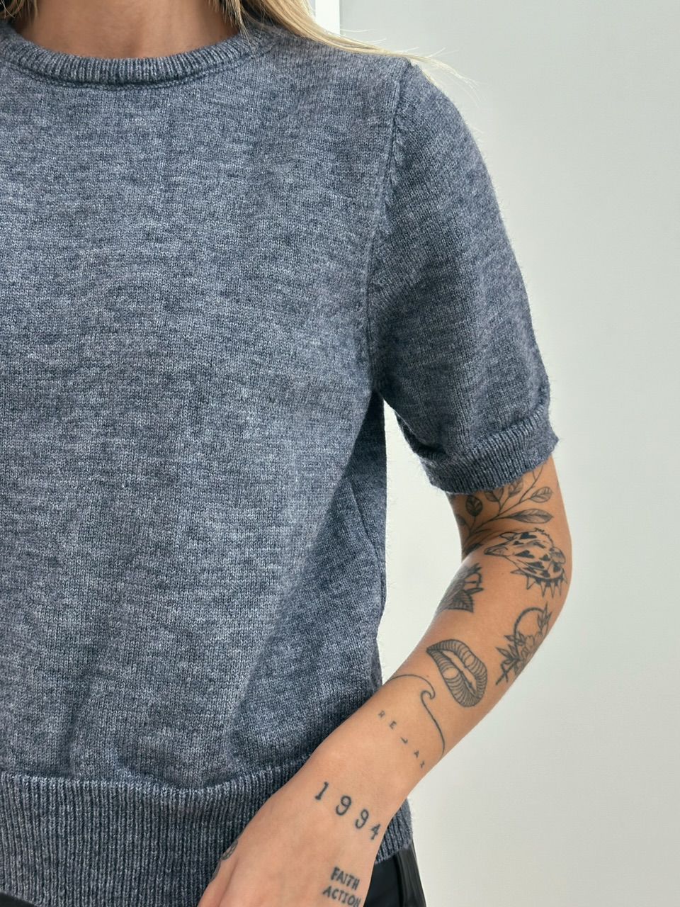 BLUSA TRICOT C/ SOBREPOSIÇÃO CINZA