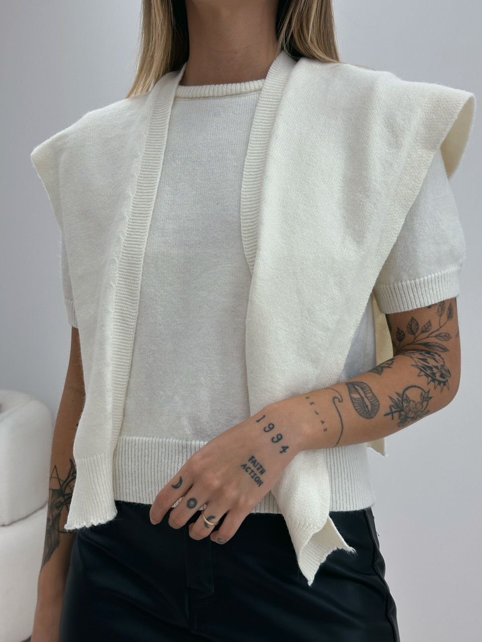 BLUSA TRICOT C/ SOBREPOSIÇÃO OFF