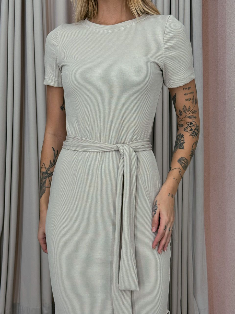 VESTIDO LUCIANA CANELADO AREIA