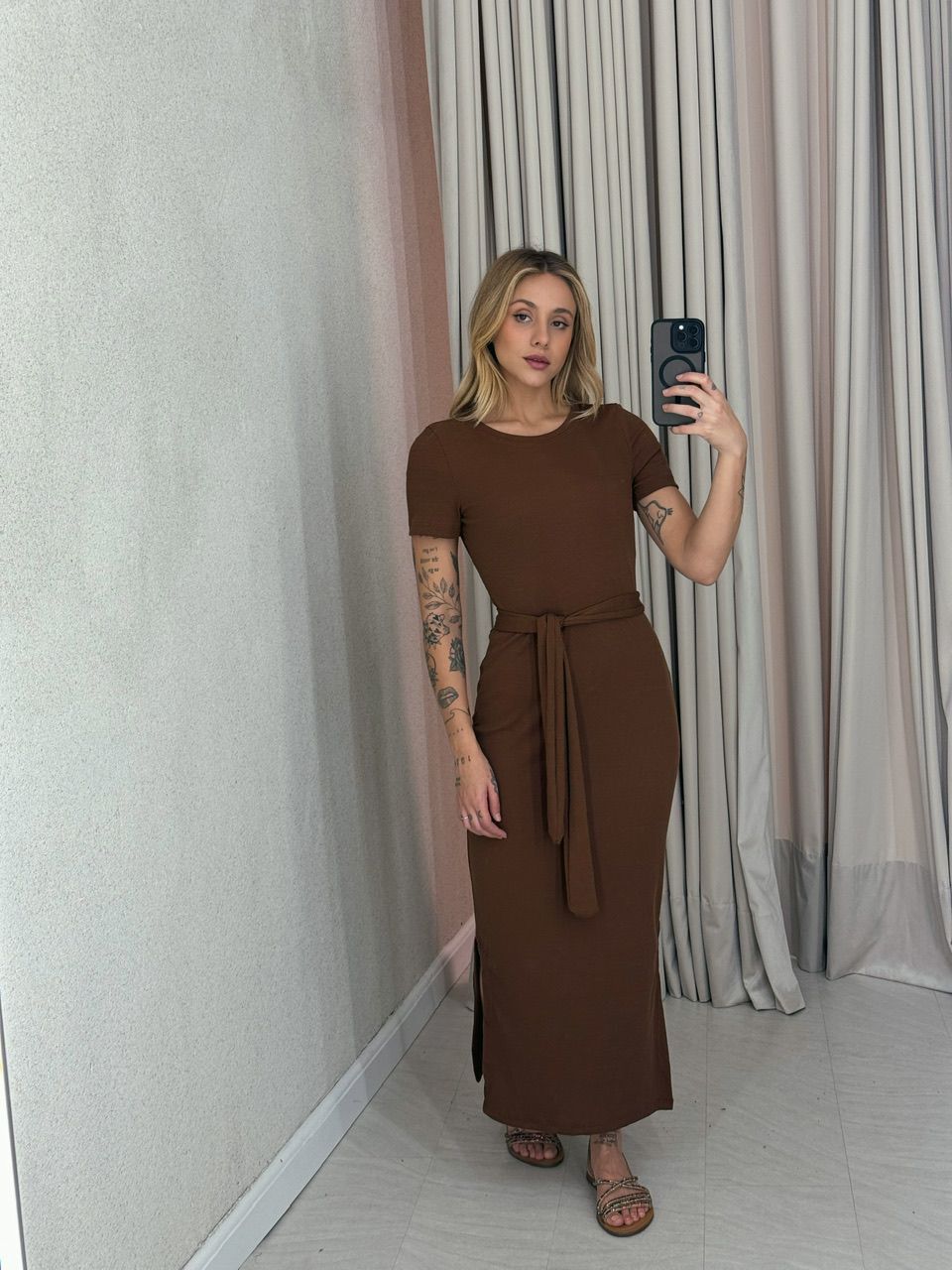 VESTIDO LUCIANA CANELADO MARROM - 0054110054 - CAROLLA FERRARO