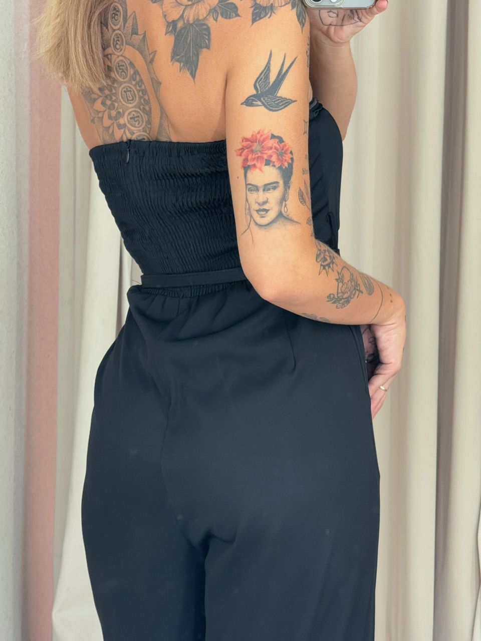 MACACÃO CARLA BUSTO DRAPEADO PRETO