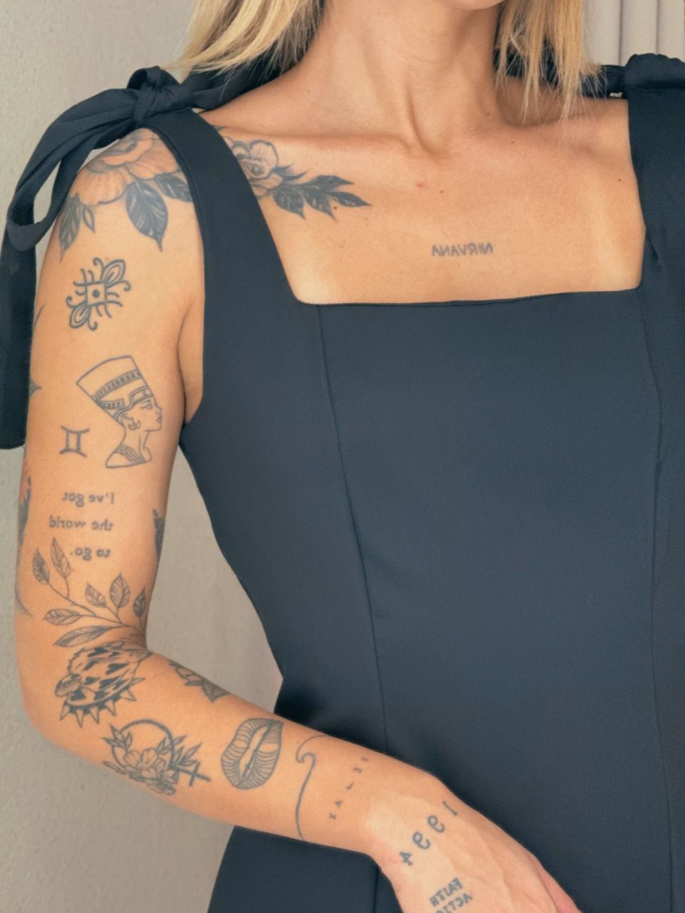 VESTIDO ADELAIDE DETALHE ALÇA PRETO