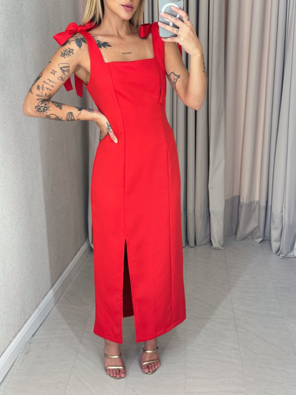 VESTIDO ADELAIDE DETALHE ALÇA VERMELHO
