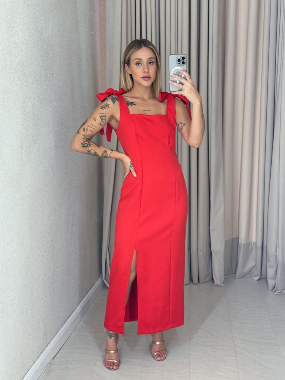 VESTIDO ADELAIDE DETALHE ALÇA VERMELHO