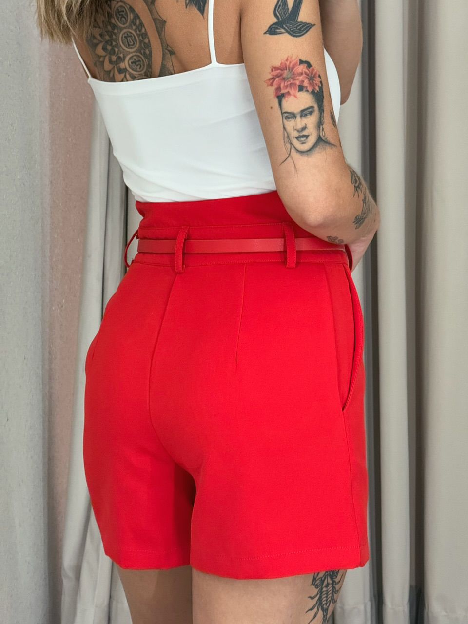 SHORT LAURA Cinto vermelho