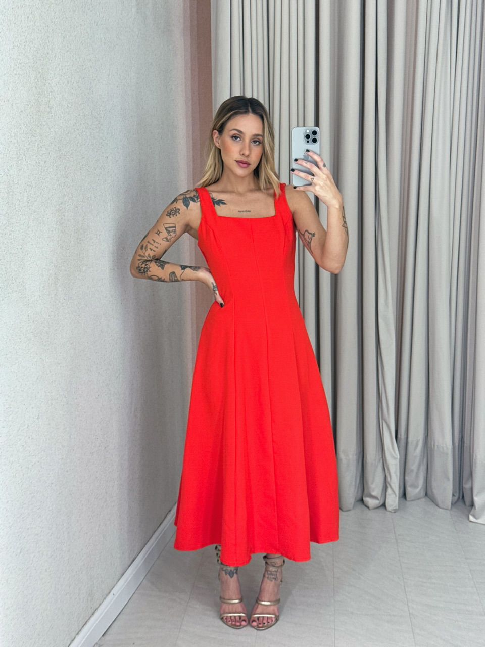 VESTIDO CAROLINE MIDI vermelho