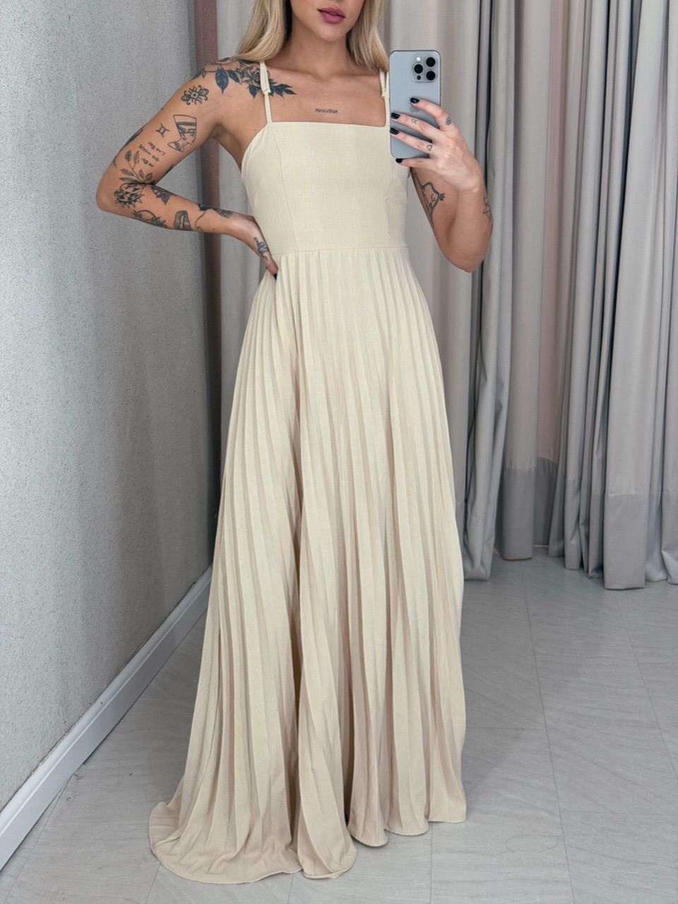 VESTIDO ELEONORA. PLISSADO Areia