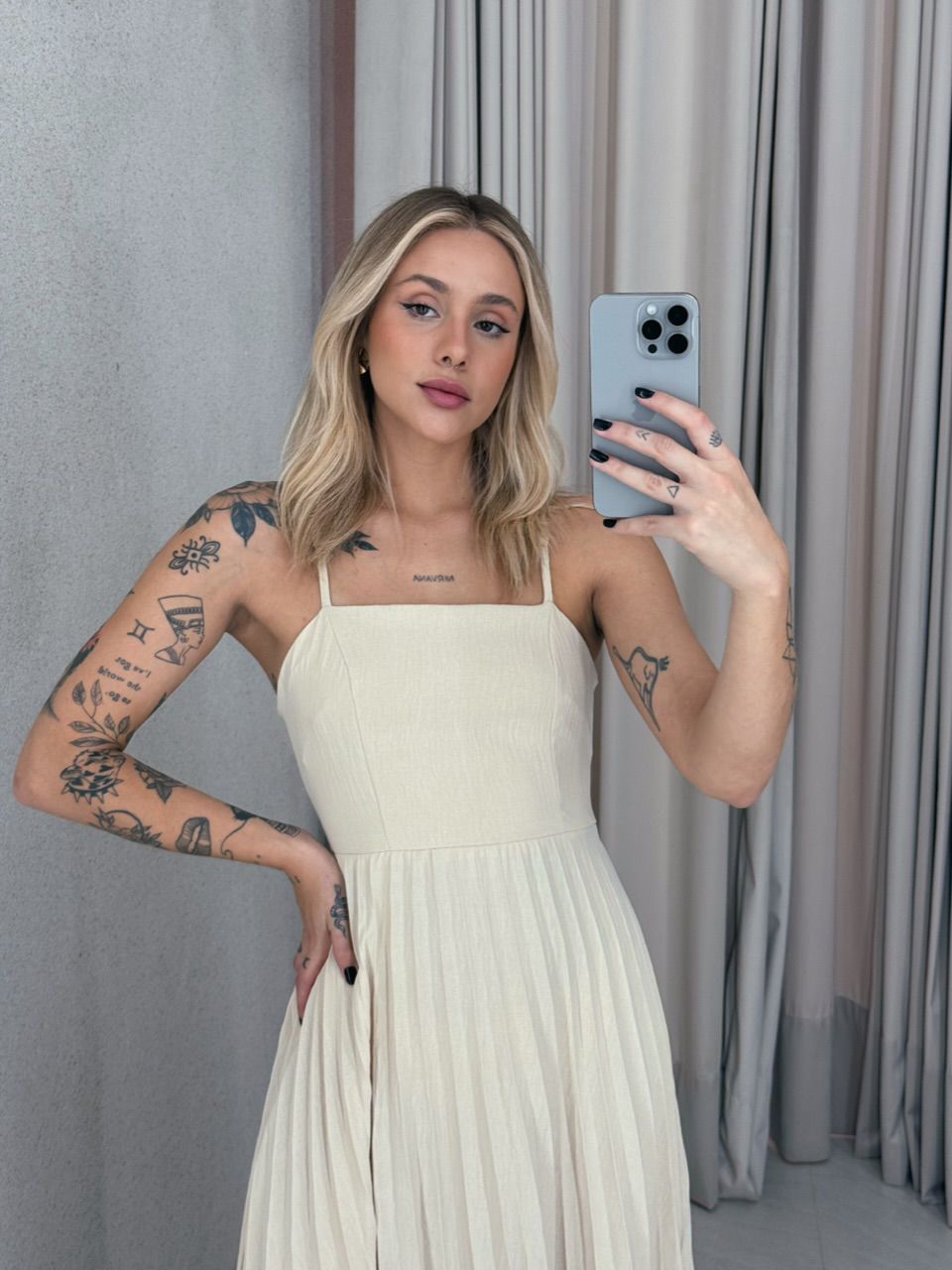 VESTIDO ELEONORA. PLISSADO Areia