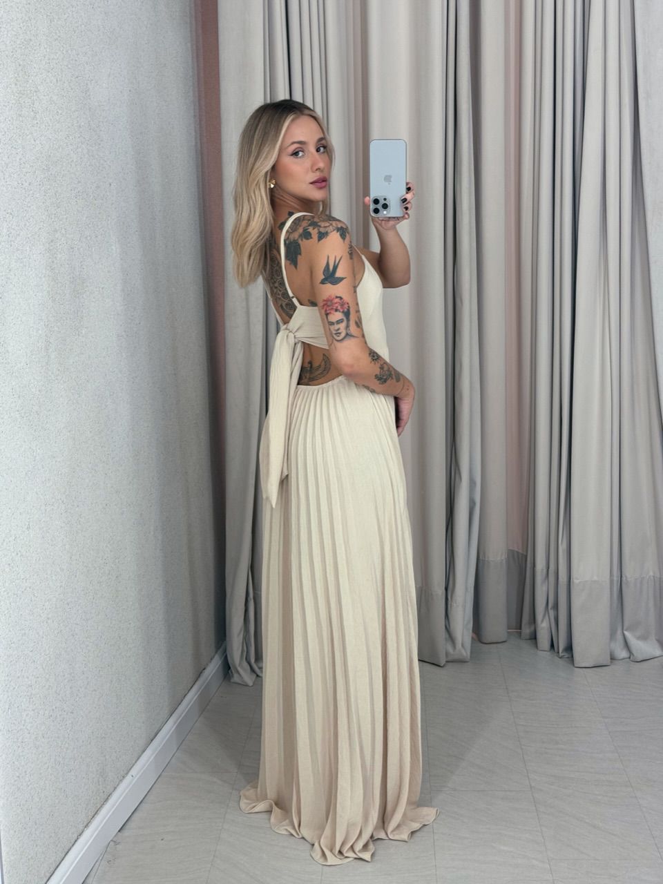 VESTIDO ELEONORA. PLISSADO Areia