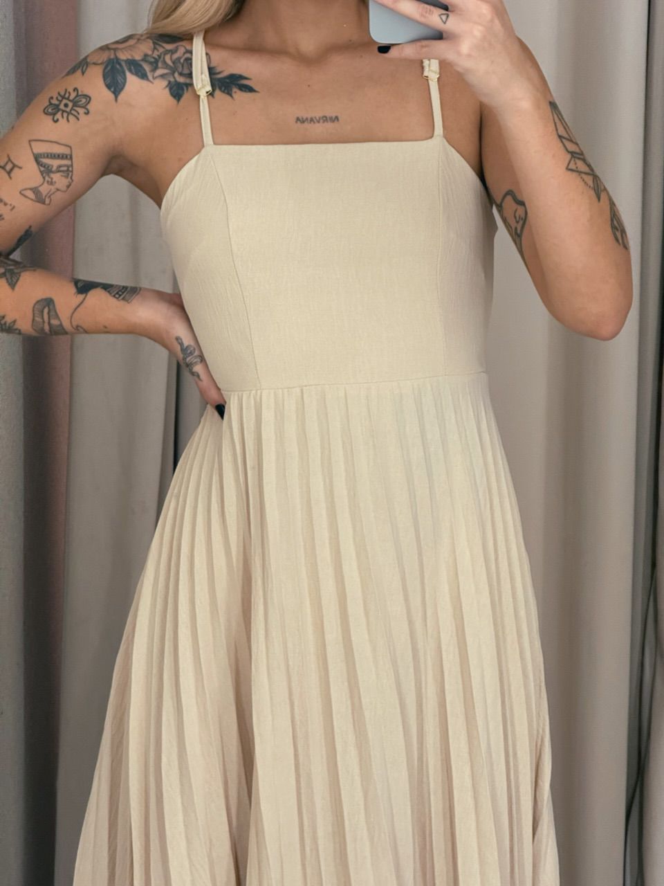 VESTIDO ELEONORA. PLISSADO Areia
