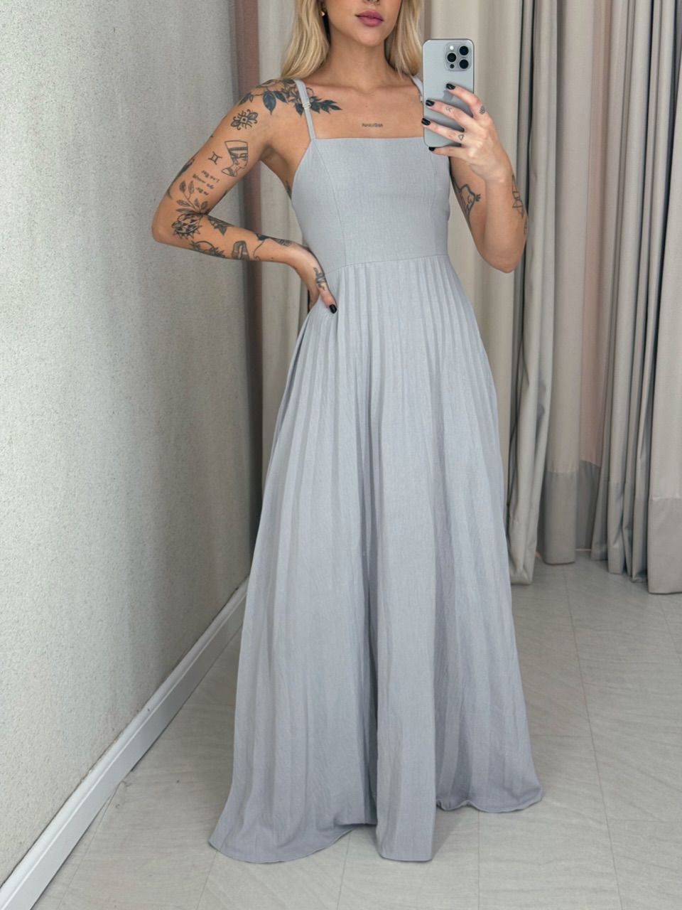 VESTIDO ELEONORA. PLISSADO Cinza